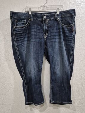Silver Jeans Co. Suki Mid-Rise Capri Jeans | Dark Wash Plus Size 24W